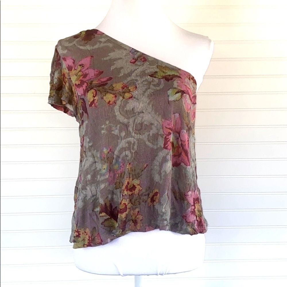 Floral blouse Size Small New without tags